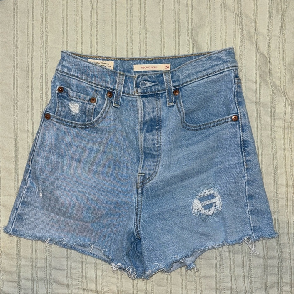 Levi ribcage shorts